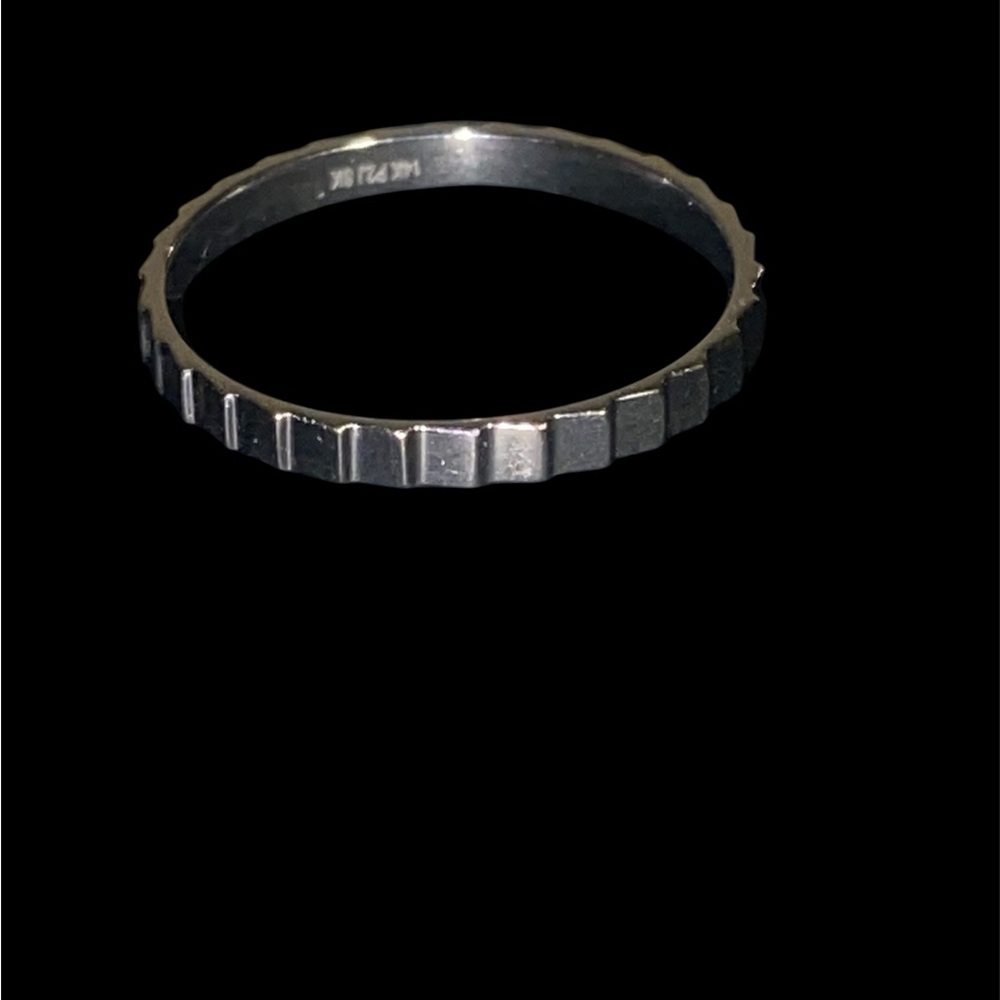 14k White Gold Ridge Band Ring